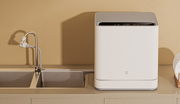 Xiaomi Mijia Dishwasher comes with water tap connector and wastewater discharge pipe